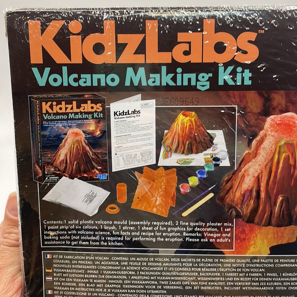 New In Box KidzLabs Volcano Making Kit - Picture 3 of 3
